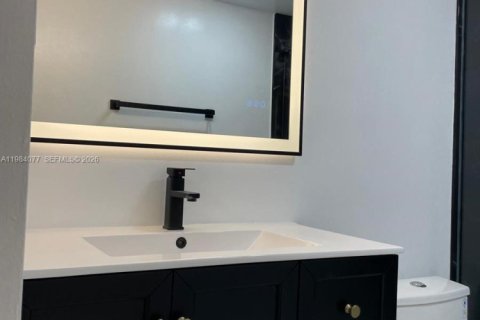 Condominio en Hialeah, Florida, 2 dormitorios  № 2044796