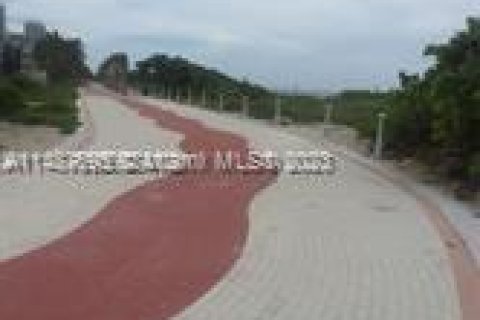 Condo in Miami Beach, Florida, 1 bedroom  № 1958612 - photo 21