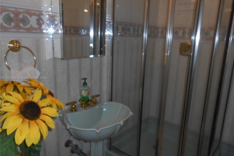 Condo in Miami Beach, Florida, 1 bedroom  № 1958612 - photo 14
