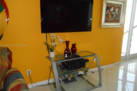 Condo in Miami Beach, Florida, 1 bedroom  № 1958612 - photo 5