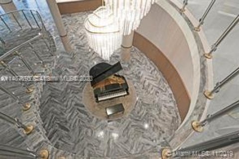 Condo in Miami Beach, Florida, 1 bedroom  № 1958612 - photo 16