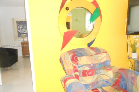 Condo in Miami Beach, Florida, 1 bedroom  № 1958612 - photo 7