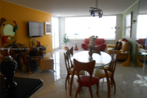 Condo in Miami Beach, Florida, 1 bedroom  № 1958612 - photo 12