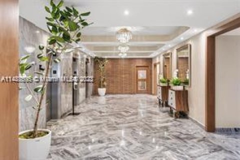 Condo in Miami Beach, Florida, 1 bedroom  № 1958612 - photo 2