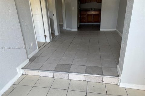 Appartement à louer à Fort Lauderdale, Floride: 3 chambres, 83.43 m2 № 1971004 - photo 2