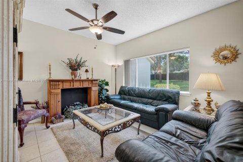 Townhouse in Dania Beach, Florida 3 bedrooms, 141.21 sq.m. № 1852116 - photo 5