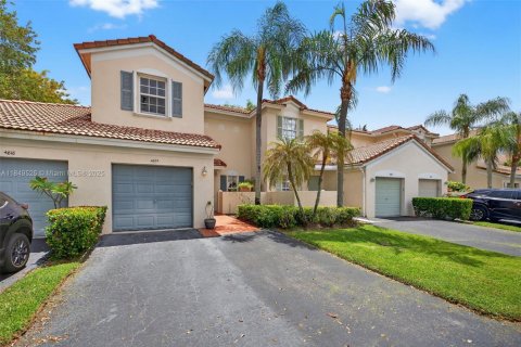 Townhouse in Dania Beach, Florida 3 bedrooms, 141.21 sq.m. № 1852116 - photo 1