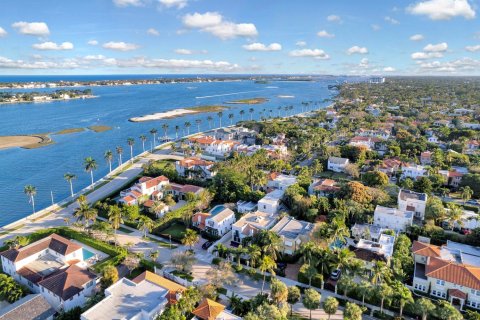 Villa ou maison à louer à West Palm Beach, Floride: 5 chambres, 298.22 m2 № 1160397 - photo 1
