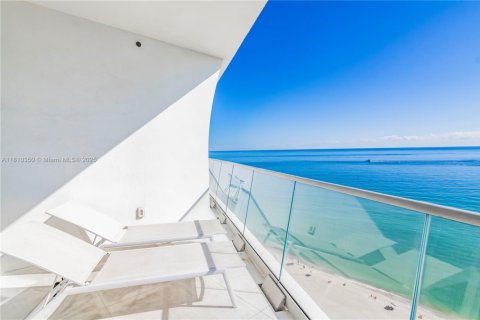 Condo in Sunny Isles Beach, Florida, 1 bedroom  № 1753128 - photo 15