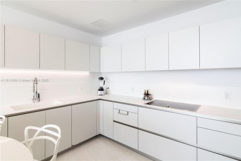 Condo in Sunny Isles Beach, Florida, 1 bedroom  № 1753128 - photo 8