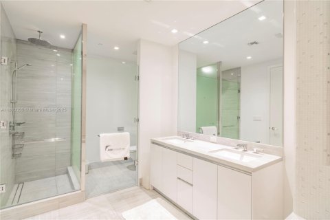 Condo in Sunny Isles Beach, Florida, 1 bedroom  № 1753128 - photo 17