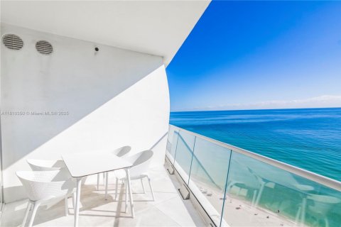 Condo in Sunny Isles Beach, Florida, 1 bedroom  № 1753128 - photo 22
