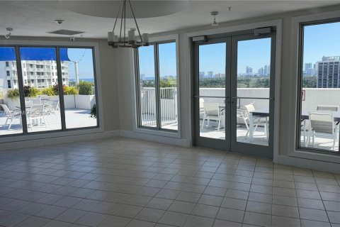 Condominio en alquiler en Hollywood, Florida, 1 dormitorio, 80.17 m2 № 1970716 - foto 15