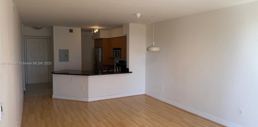 Condominio en Hollywood, Florida, 1 dormitorio  № 1970716