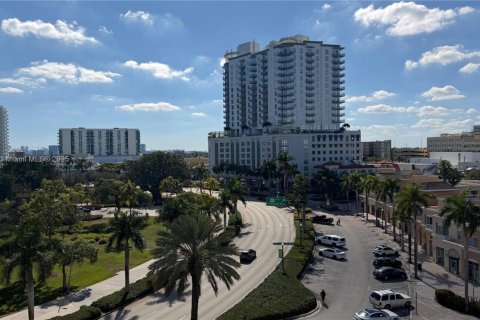 Condominio en alquiler en Hollywood, Florida, 1 dormitorio, 80.17 m2 № 1970716 - foto 8