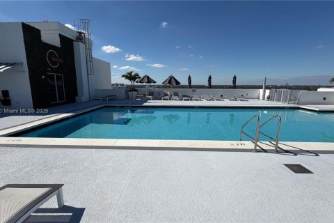 Condominio en alquiler en Hollywood, Florida, 1 dormitorio, 80.17 m2 № 1970716 - foto 17