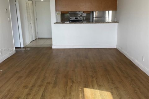 Купить кондоминиум в Дорал, Флорида 1 спальня, 65.96м2, № 1697546 - фото 6