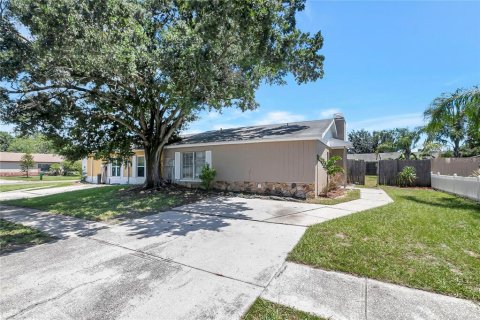 House in Brandon, Florida 2 bedrooms, 83.61 sq.m. № 2310620
