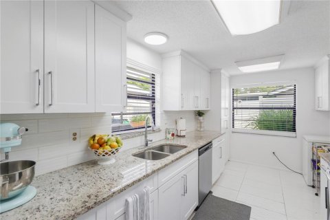 Villa ou maison à vendre à Tampa, Floride: 3 chambres, 138.24 m2 № 2358467 - photo 13