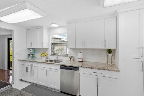 Villa ou maison à vendre à Tampa, Floride: 3 chambres, 138.24 m2 № 2358467 - photo 12