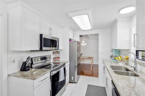 Villa ou maison à vendre à Tampa, Floride: 3 chambres, 138.24 m2 № 2358467 - photo 14