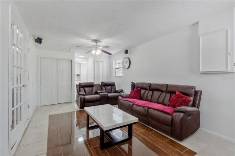 Villa ou maison à vendre à Tampa, Floride: 3 chambres, 138.24 m2 № 2358467 - photo 24