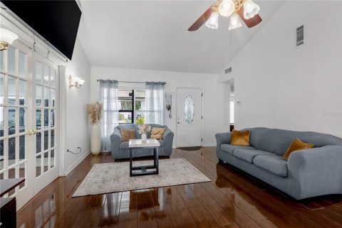 Villa ou maison à vendre à Tampa, Floride: 3 chambres, 138.24 m2 № 2358467 - photo 8