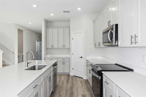 Casa en venta en San Antonio, Florida, 5 dormitorios, 293.29 m2 № 1686449 - foto 4