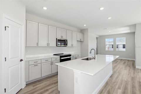 Casa en venta en San Antonio, Florida, 5 dormitorios, 293.29 m2 № 1686449 - foto 6