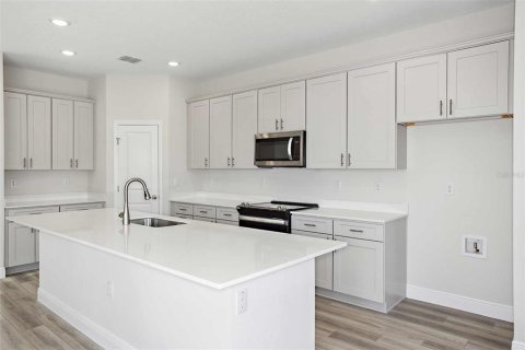 Casa en venta en San Antonio, Florida, 5 dormitorios, 293.29 m2 № 1686449 - foto 3
