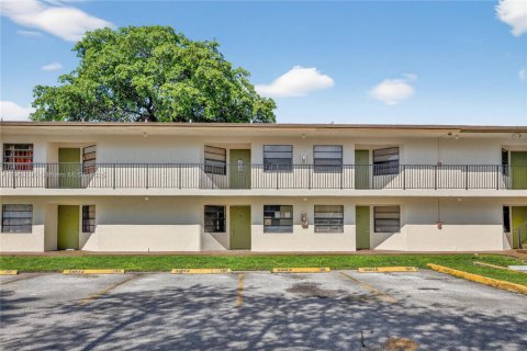 Condo in Tamarac, Florida, 2 bedrooms  № 2082157