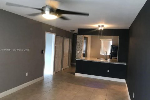 Condo in Fort Lauderdale, Florida, 1 bedroom  № 2058348 - photo 4