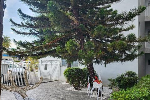 Снять в аренду квартиру в Майами-Бич, Флорида 55.74м2, № 2006486 - фото 6