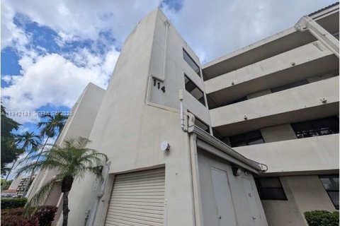 Condo in Oakland Park, Florida, 2 bedrooms  № 1999327