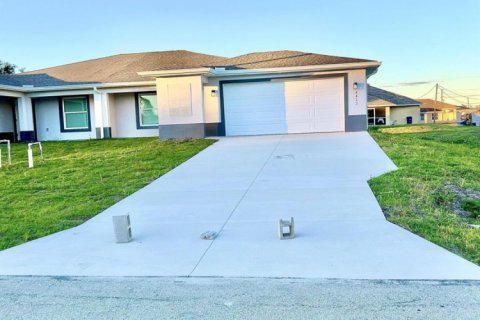 Immobilier commercial à louer à Lehigh Acres, Floride: 3 chambres, 111.48 m2 № 1231235 - photo 1