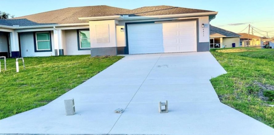Immobilier commercial à Lehigh Acres, Floride 3 chambres, 111.48 m2 № 1231235