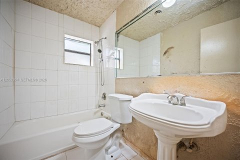 Купить виллу или дом в Майами-Гарденс, Флорида 3 спальни, 132.11м2, № 2168091 - фото 17
