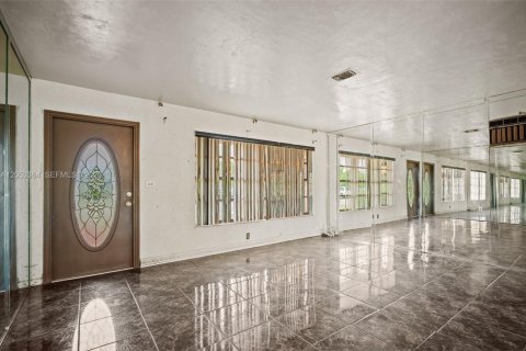 Купить виллу или дом в Майами-Гарденс, Флорида 3 спальни, 132.11м2, № 2168091 - фото 3