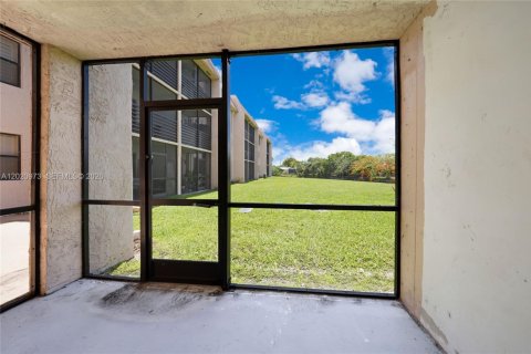 Condominio en venta en Sunrise, Florida, 1 dormitorio, 59.46 m2 № 2153742 - foto 19