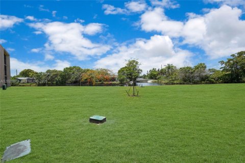 Condominio en venta en Sunrise, Florida, 1 dormitorio, 59.46 m2 № 2153742 - foto 22