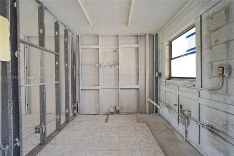Condominio en venta en Sunrise, Florida, 1 dormitorio, 59.46 m2 № 2153742 - foto 4