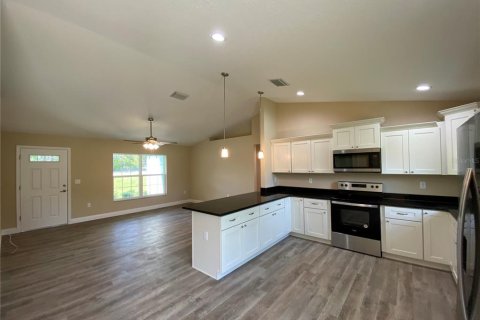 Villa ou maison à louer à Dunnellon, Floride: 4 chambres, 159.61 m2 № 2216686 - photo 5