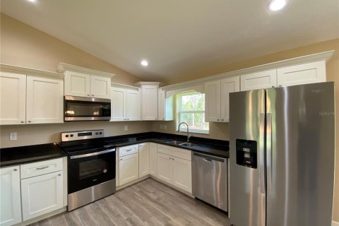 Villa ou maison à louer à Dunnellon, Floride: 4 chambres, 159.61 m2 № 2216686 - photo 10