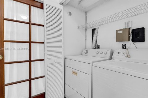 Villa ou maison à vendre à Miami, Floride: 3 chambres, 150.59 m2 № 1991108 - photo 27