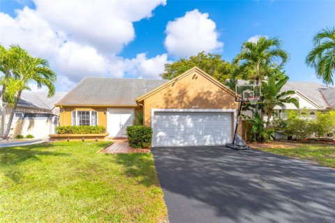 Villa ou maison à vendre à Miami, Floride: 3 chambres, 150.59 m2 № 1991108 - photo 1