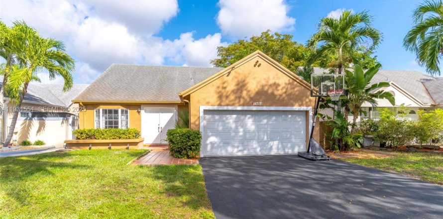 Villa ou maison à Miami, Floride 3 chambres, 150.59 m2 № 1991108