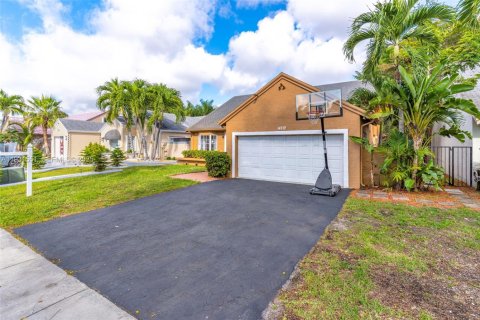 Villa ou maison à vendre à Miami, Floride: 3 chambres, 150.59 m2 № 1991108 - photo 2