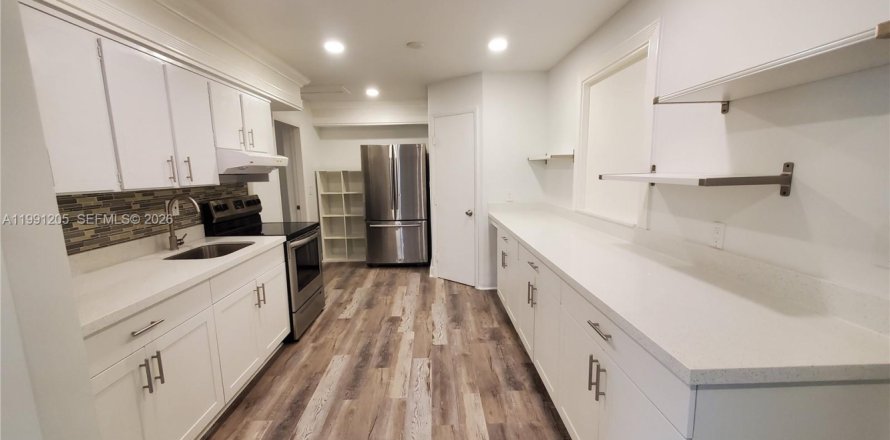 Immobilier commercial à Hallandale Beach, Floride 1 chambre, 136.57 m2 № 2062923