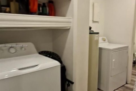 Immobilier commercial à louer à Hallandale Beach, Floride: 1 chambre, 136.57 m2 № 2062923 - photo 7