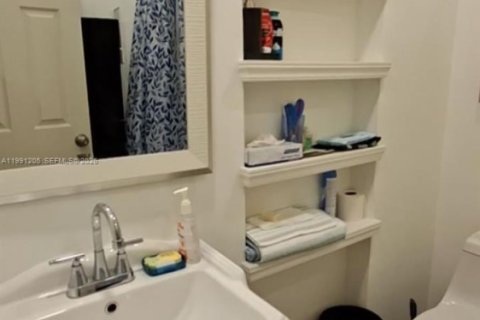 Immobilier commercial à louer à Hallandale Beach, Floride: 1 chambre, 136.57 m2 № 2062923 - photo 8